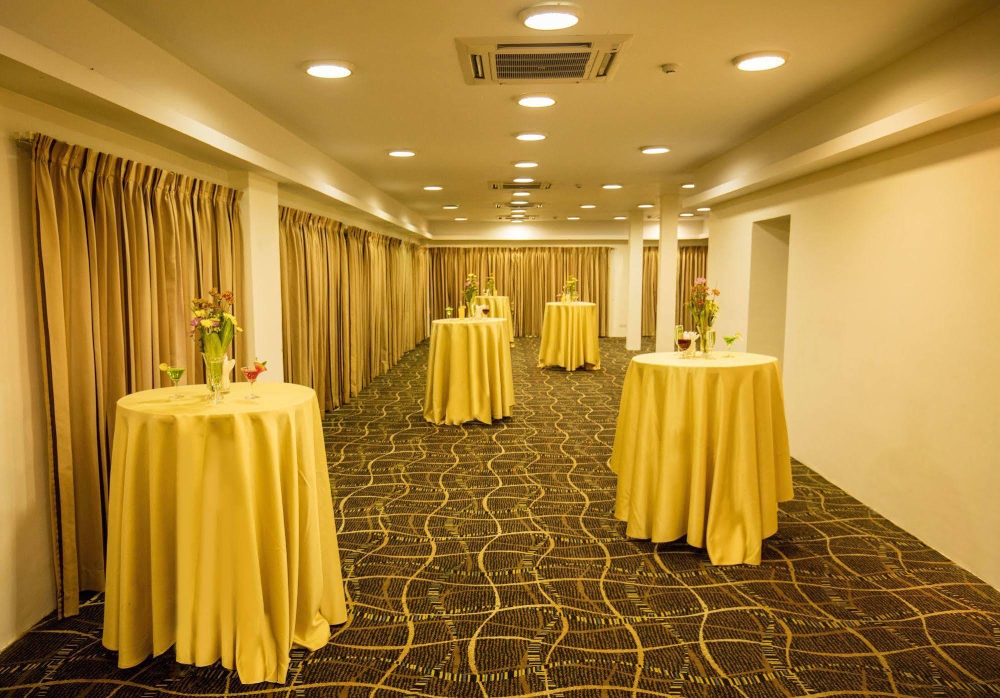 Gsh Colombo Hotel Buitenkant foto